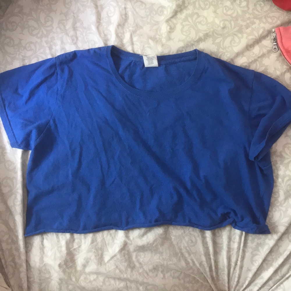 blue oversized cropped tee